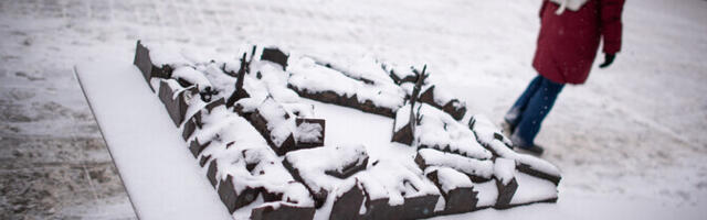 Tallinna Raekoja platsile paigaldati vaegnägijatele mõeldud skulptuur