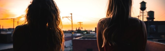 Ta ei tunne sinuga koos olles mingit rõõmu ja on kogu aeg sarkastiline? Neli märki, et sõbranna on su peale kade