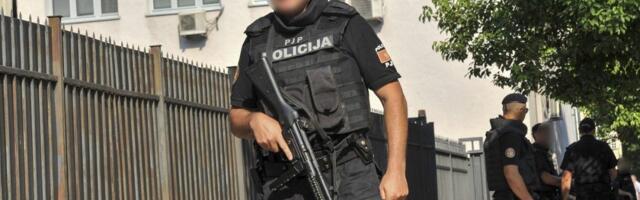 Krio pušku, municiju, sekiru i noževe: Policija kod muškarca pronašla ilegalno oružje, kao da se spremao za ratno stanje