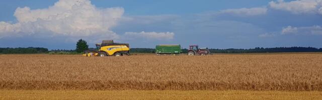 Koristushooaeg toob maanteedele põllumajandustehnika