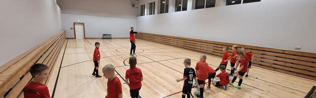 Raa­si­ku tehase va­na võim­la re­no­vee­ri­ti kaa­saeg­seks spor­di­saa­liks