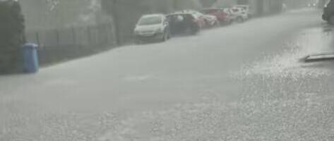 SMRKLO SE NEBO NAD HRVATSKOM! "Horor, sve se smračilo", hara snažna oluja s gradom! Sve se zabelelo, načinjena je ogromna šteta! (FOTO/VIDEO)