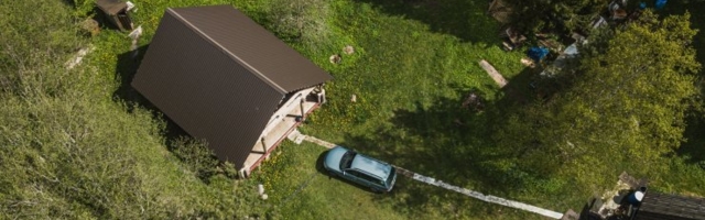 Prokuratuur Kuudi talu õuel toimunud tapmisest: üks kaksikvendadest võeti vahi alla, teine pääses vabaks