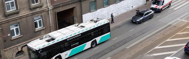 Tallinnas ratturile otsa sõitnud bussijuhil puudus kehtiv D-kategooria juhiluba. TLT juht_ piinlik, väga piinlik