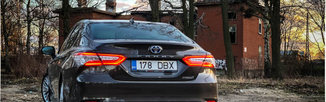 Toyota Camry: soliidsusele ja ökonoomsusele orienteeritud äriklassi auto