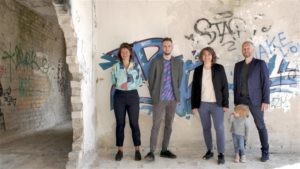 Naked Island on  võimatute erilahenduste kompleks