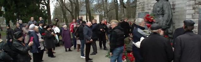 Reporter: Kuidas näeb sel aastal välja 9. mai Tallinnas pronkssõduri juures?