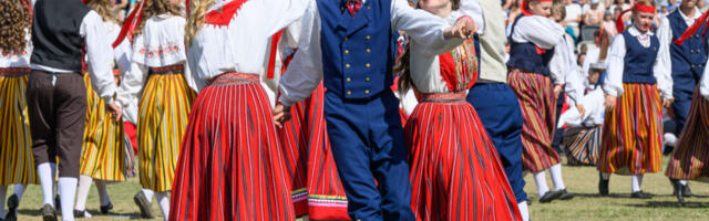 Rahvatantsu ja koorilauluga tegelevad valdavalt naised, rahvatantsijate arv on tõusnud