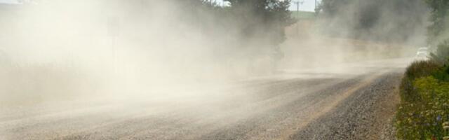 Kaebus tolmavate teedega Rookülas ja Alaveres