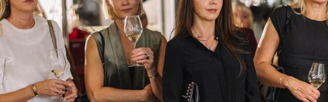 FOTOD | Säravad naised koos! Vaata, kes käisid moelooja Riina Laanetu uue kollektsiooni esitlusel