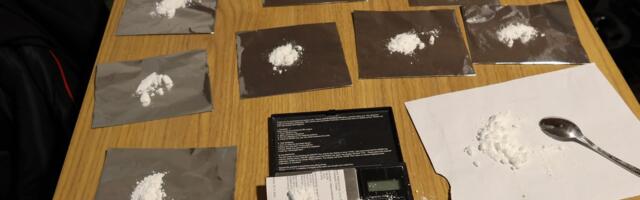 FOTOD | Politsei pidas Rakveres kinni kokaiini käitlemises kahtlustatava mehe