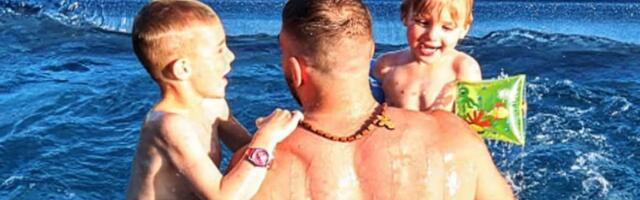 Nema lepše slike od ove: Veljko Ražnatović se kupa u bazenu sa sinovima, ovo njihov mali raj u Titelu