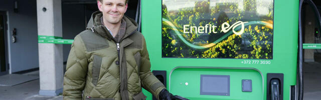 Baltikumi esimene akuga varustatud elektriauto laadija tõotab lahendada taristu kitsaskohad