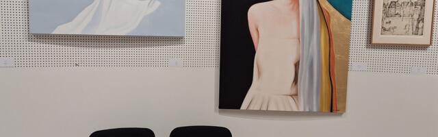 GALERII: Eesti naiskunstnike oksjoni näitus “Piirideta” Artiumi tünnigaleriis