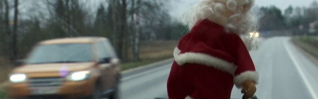 Reporter: Ilmatsalus sõidab ringi ehitud buss ning toob lastele jõulurõõmu