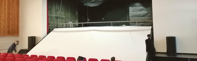 Aru­kü­la rah­va­ma­ja sai uue ki­noek­raa­ni ja kõ­la­rid