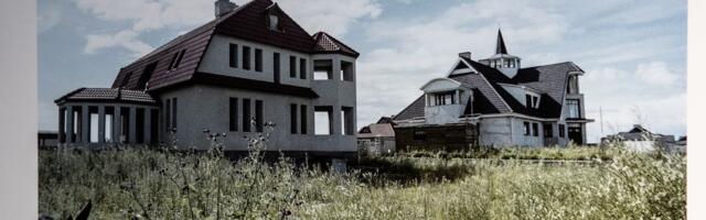 ARVUSTUS | Vaprad ja ilusad. Kas 1980.–1990. aastate toretsevaid eramuid peab ikka häbenema?