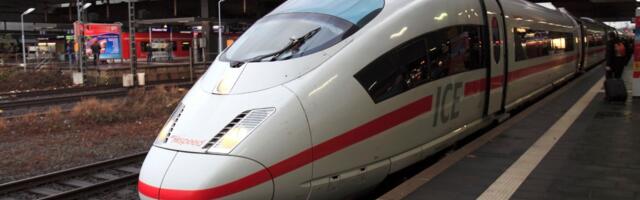 Žena zaboravila paket u vozu, mašinovođa pozvao policiju čim je video šta na njemu piše!