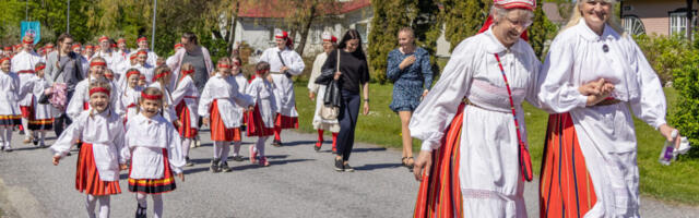 SUUR GALERII JA VIDEO | Hiiumaa laulu- ja tantsupäev tõi kokku sajad peolised