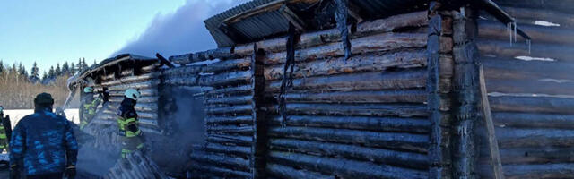 PILDID: Mustvee vallas põles suure leegiga kõrvalhoone