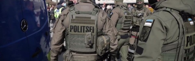 Reporter: Politsei lisas Toompeale täiendavaid tõkkeid, sest meeleavaldajad pea kinni hajutatuse nõudest