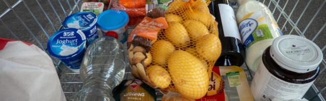 REPLIIK: mis te vingute, näete, meie sööme mett ega sumise REPLIIK: mis te vingute, näete, meie sööme mett ega sumise