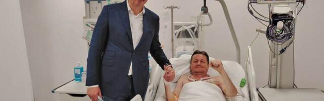 "Darko nesalomivi!" Vučić posetio ministra Glišića u bolnici (FOTO)