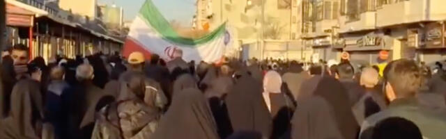 VIDEO: Iraani inimesed leinavad oma juhti