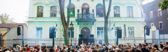 FOTOD | Ootamatu asukoht! Nublu andis kontserdi otse Tallinna linnavolikogu rõdult