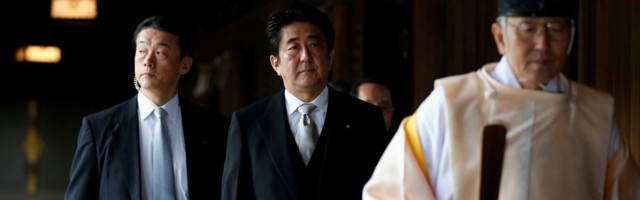 Jaapani ekspeaminister Shinzo Abe külastas vastuolulist Tokyo sõjapühamut