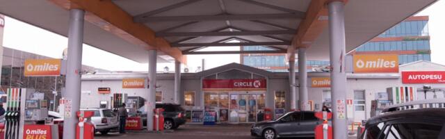 Järvamaa tanklas süttis auto