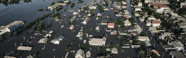 FOTOD | Uputuse teine päev. Nova Kahhovka tänavate asemel on jõgi, Hersonis on osa maju katuseni vees