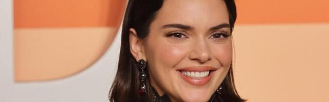 KUUM KLÕPS | Modell Kendall Jenner nautles päikesepaistelist ilma vaid nappide bikiinipükste väel