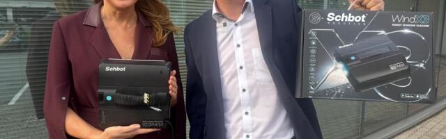 SCHBOT täiustatud aknapesurobot