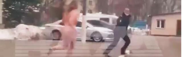 Moskva politseinik põgenes ihualasti naise eest