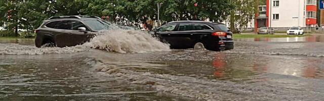 FOTOD JA VIDEOD | Tugev vihm põhjustas Tartus uputuse. Vee all oli mitu tähtsat tänavat