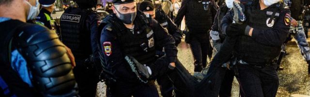 FOTOD | Moskvas vahistati meeleavaldusel konstitutsiooniparanduste vastu üle 130 inimese