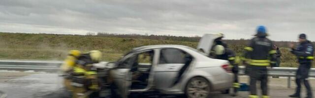 На шоссе Таллинн – Нарва сгорела машина