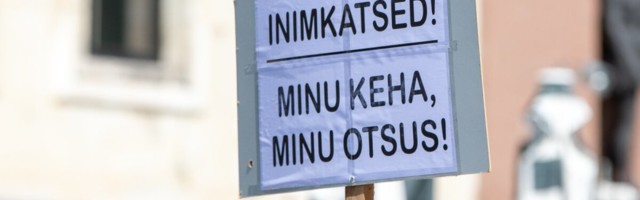 Reportaaž Vabaduse väljakult. Vaktsineeritud reporter vaktsiinivastasel meeleavaldusel