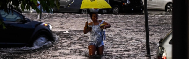 Floridas avati pärast mitut kuud rannad, kuid surfata sai ka tänavatel