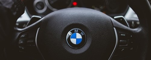 BMW kutsub autod kontrolli,  kuna nende akud võivad põlema süttida.