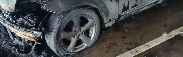 Tartus süttis parkimismajas auto