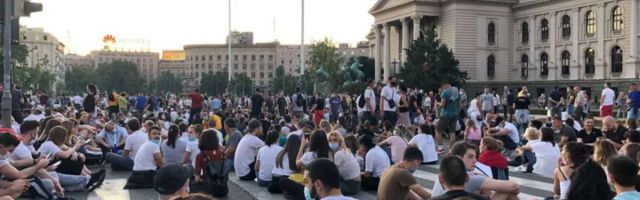 Protesteerivad serblased: Asi ei ole koroonas! See on revolutsioon vabaduse ja elu nimel!