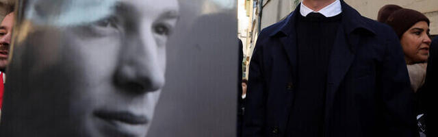 Во Франции лидер правых популистов пообещал поддержать вотум недоверия правительству