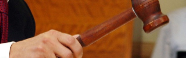 JUHTKIRI Volikogu esimehe haamer kui värbamisvahed