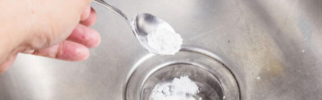 Loe, kuidas eemaldada kraanikaussist ebameeldivaid lõhnu.