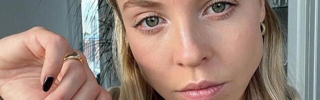 VAPUSTAV KAADER: ANETT KONTAVEIT särab jalgpallurist kallima haardes nagu miljon dollarit