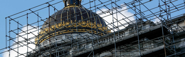 Brüsselis renoveeritakse justiitspalee ümber 1984. aastal püstitatud tellinguid