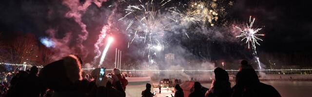 FOTOD | Õismäel võeti uus aasta vastu tiigi juures ilutulestiku ja säraküünaldega