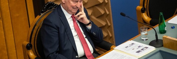 Siim Kallas astub riigikogu aseesimehe kohalt tagasi - ERR